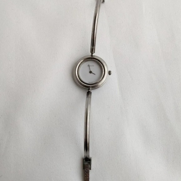 GUCCI Silver Italian Luxury Bracelet Watch with Bezels for changing - Picture 6 of 10